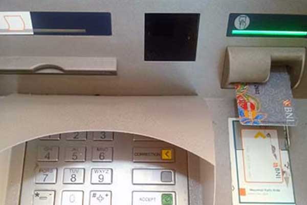 Cara Mengambil Uang di ATM BNI