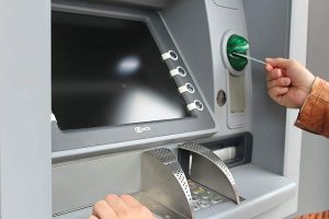 4 Cara Mengeluarkan Kartu ATM Yang Tertelan Paling Mudah - Bankir