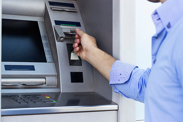 Penyebab Kartu ATM Tertelan